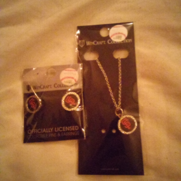 MLB SF Giants Necklace & Earrings - Picture 3 of 4